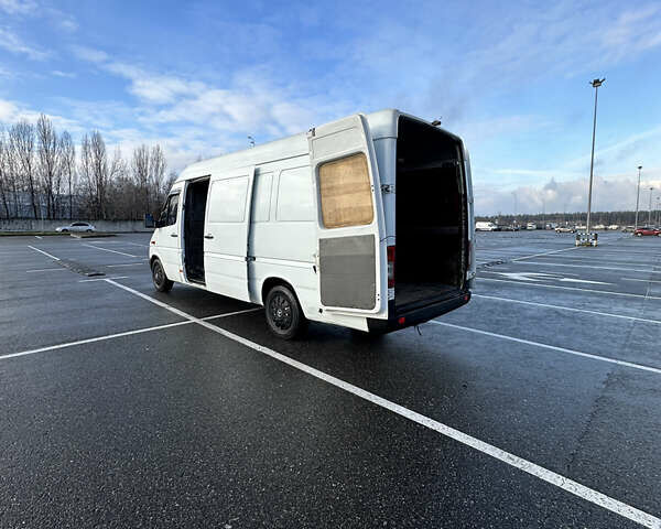 Белый Мерседес Sprinter, объемом двигателя 2.15 л и пробегом 400 тыс. км за 8000 $, фото 18 на Automoto.ua