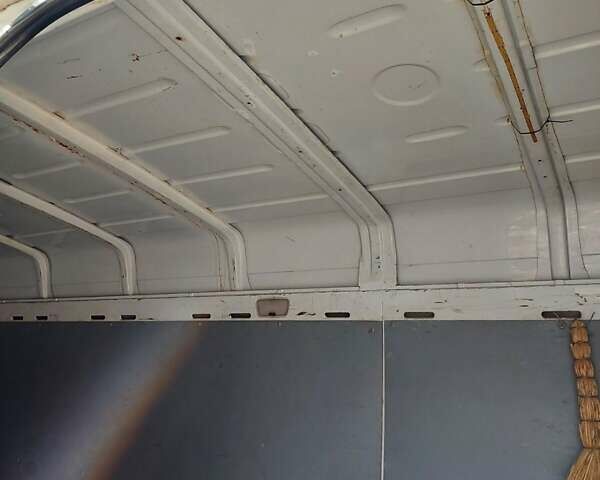 Белый Мерседес Sprinter, объемом двигателя 2.7 л и пробегом 495 тыс. км за 9000 $, фото 7 на Automoto.ua