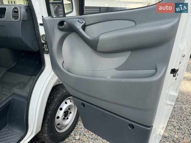 Белый Мерседес Sprinter, объемом двигателя 0 л и пробегом 350 тыс. км за 18000 $, фото 3 на Automoto.ua