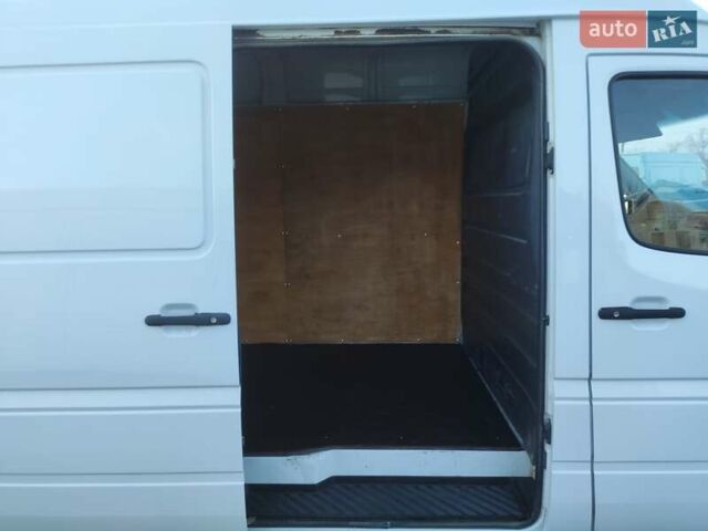 Белый Мерседес Sprinter, объемом двигателя 0 л и пробегом 298 тыс. км за 16500 $, фото 17 на Automoto.ua