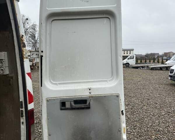 Білий Мерседес Sprinter, об'ємом двигуна 2.7 л та пробігом 350 тис. км за 15990 $, фото 16 на Automoto.ua