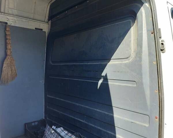 Белый Мерседес Sprinter, объемом двигателя 2.7 л и пробегом 495 тыс. км за 9000 $, фото 2 на Automoto.ua