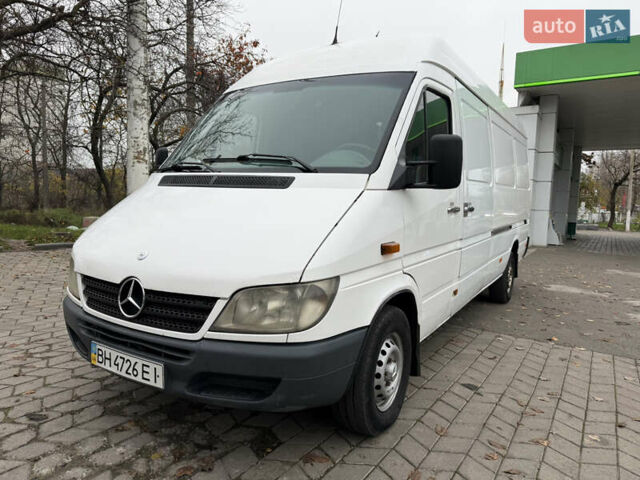 Белый Мерседес Sprinter, объемом двигателя 2.2 л и пробегом 321 тыс. км за 9999 $, фото 1 на Automoto.ua