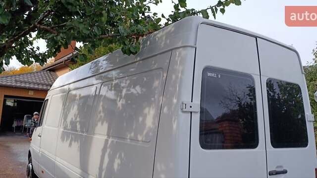 Белый Мерседес Sprinter, объемом двигателя 2.2 л и пробегом 400 тыс. км за 12500 $, фото 8 на Automoto.ua