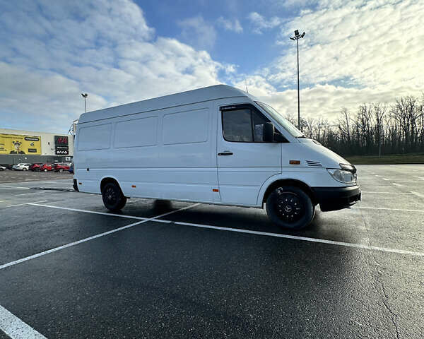 Белый Мерседес Sprinter, объемом двигателя 2.15 л и пробегом 400 тыс. км за 8000 $, фото 10 на Automoto.ua
