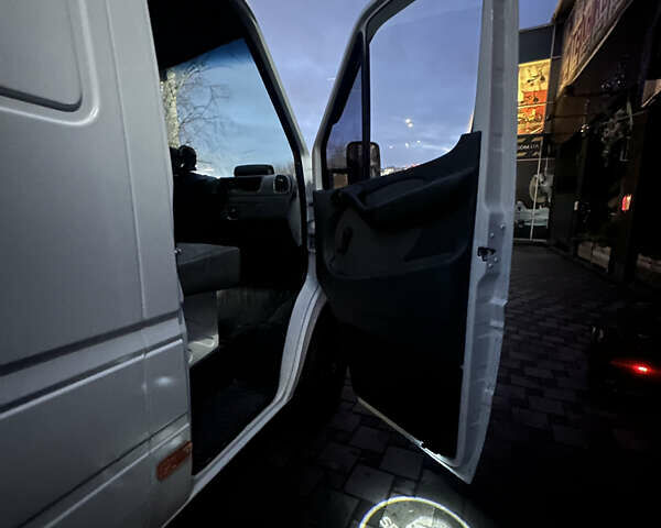 Белый Мерседес Sprinter, объемом двигателя 2.15 л и пробегом 400 тыс. км за 8000 $, фото 45 на Automoto.ua