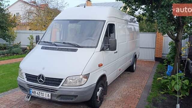 Белый Мерседес Sprinter, объемом двигателя 2.2 л и пробегом 400 тыс. км за 12500 $, фото 4 на Automoto.ua