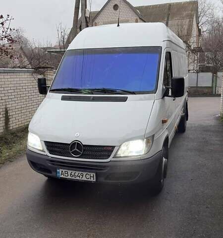 Белый Мерседес Sprinter, объемом двигателя 2.1 л и пробегом 833 тыс. км за 13900 $, фото 1 на Automoto.ua