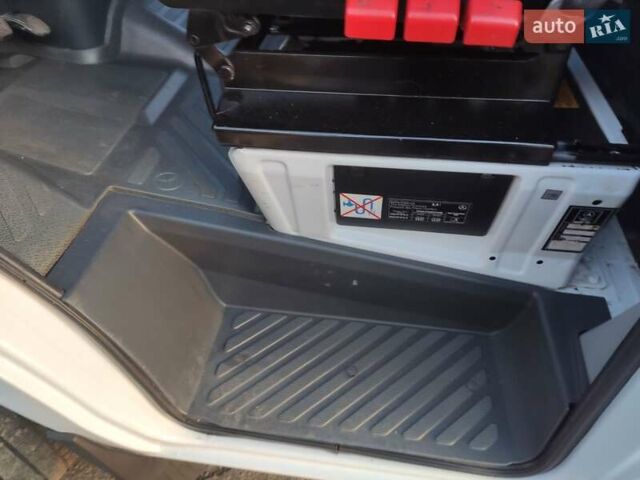 Белый Мерседес Sprinter, объемом двигателя 0 л и пробегом 298 тыс. км за 16500 $, фото 10 на Automoto.ua