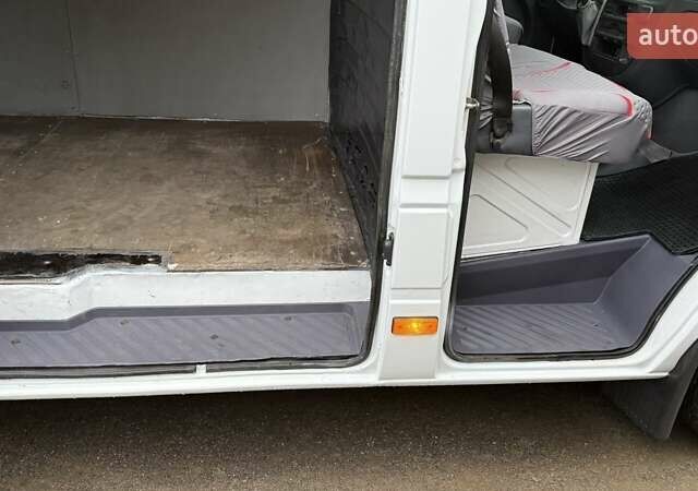 Белый Мерседес Sprinter, объемом двигателя 2.1 л и пробегом 833 тыс. км за 13900 $, фото 12 на Automoto.ua