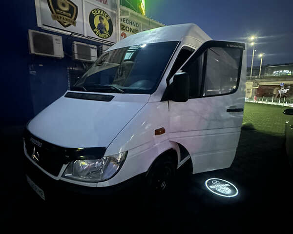 Белый Мерседес Sprinter, объемом двигателя 2.15 л и пробегом 400 тыс. км за 8000 $, фото 48 на Automoto.ua