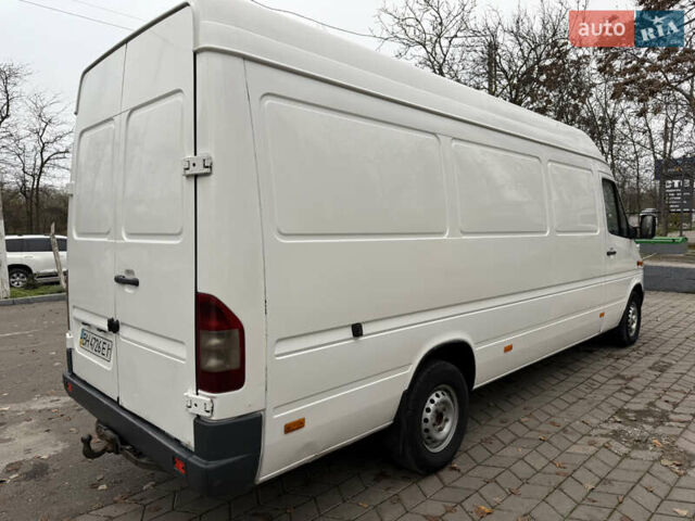 Белый Мерседес Sprinter, объемом двигателя 2.2 л и пробегом 321 тыс. км за 9999 $, фото 4 на Automoto.ua