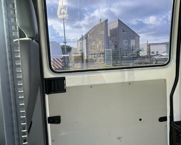 Белый Мерседес Sprinter, объемом двигателя 0 л и пробегом 73 тыс. км за 24900 $, фото 13 на Automoto.ua