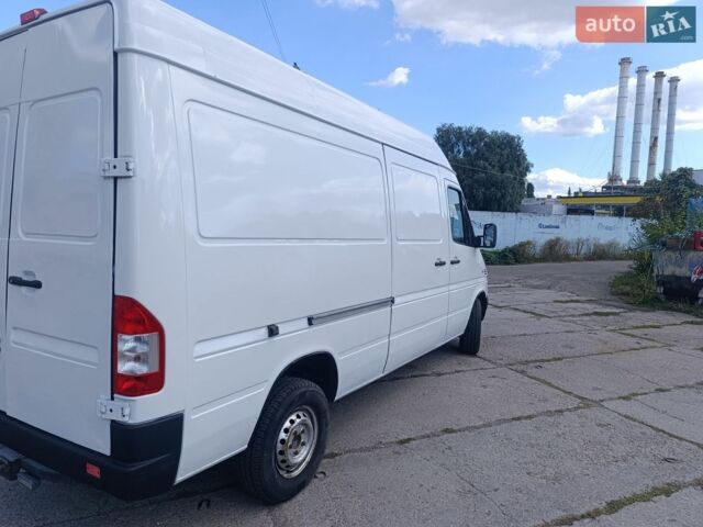 Белый Мерседес Sprinter, объемом двигателя 2.15 л и пробегом 376 тыс. км за 7200 $, фото 6 на Automoto.ua