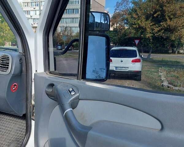 Белый Мерседес Sprinter, объемом двигателя 2.7 л и пробегом 495 тыс. км за 9000 $, фото 5 на Automoto.ua