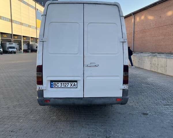 Белый Мерседес Sprinter, объемом двигателя 2.15 л и пробегом 492 тыс. км за 5600 $, фото 4 на Automoto.ua