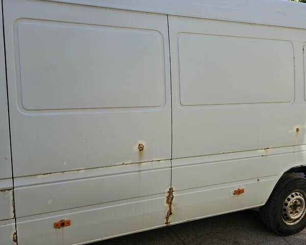 Білий Мерседес Sprinter, об'ємом двигуна 2.1 л та пробігом 350 тис. км за 6000 $, фото 7 на Automoto.ua