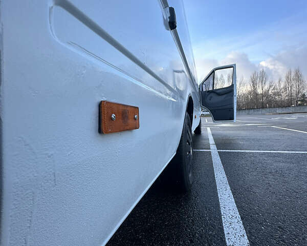 Белый Мерседес Sprinter, объемом двигателя 2.15 л и пробегом 400 тыс. км за 8000 $, фото 42 на Automoto.ua