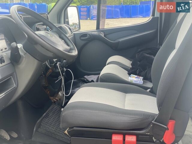 Белый Мерседес Sprinter, объемом двигателя 2.2 л и пробегом 480 тыс. км за 12000 $, фото 10 на Automoto.ua