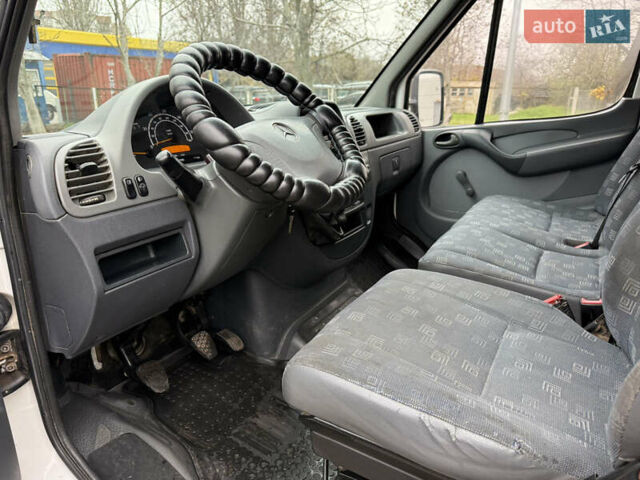 Белый Мерседес Sprinter, объемом двигателя 2.2 л и пробегом 321 тыс. км за 9999 $, фото 8 на Automoto.ua