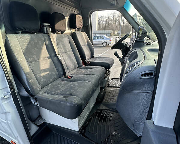 Белый Мерседес Sprinter, объемом двигателя 2.15 л и пробегом 400 тыс. км за 8000 $, фото 36 на Automoto.ua