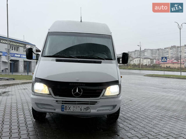Белый Мерседес Sprinter, объемом двигателя 2.15 л и пробегом 480 тыс. км за 7200 $, фото 3 на Automoto.ua