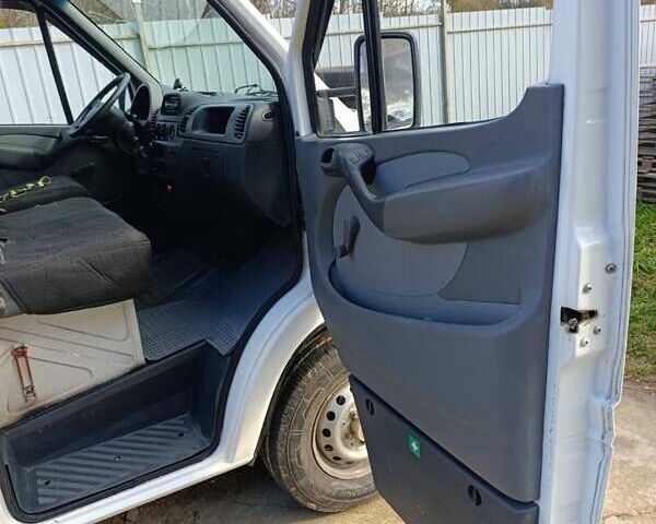 Белый Мерседес Sprinter, объемом двигателя 2.15 л и пробегом 822 тыс. км за 8500 $, фото 9 на Automoto.ua