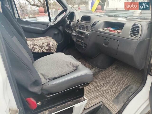 Белый Мерседес Sprinter, объемом двигателя 2.15 л и пробегом 400 тыс. км за 6300 $, фото 3 на Automoto.ua