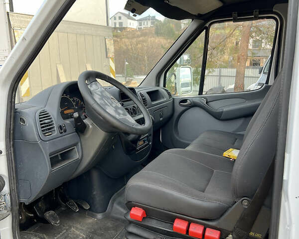 Белый Мерседес Sprinter, объемом двигателя 2.69 л и пробегом 390 тыс. км за 16600 $, фото 9 на Automoto.ua