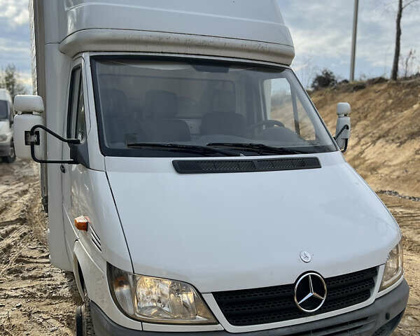 Белый Мерседес Sprinter, объемом двигателя 2.69 л и пробегом 390 тыс. км за 16600 $, фото 1 на Automoto.ua