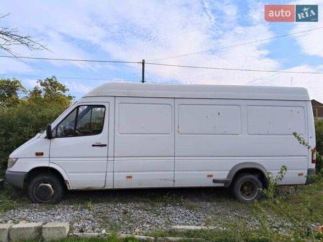 Белый Мерседес Sprinter, объемом двигателя 2.7 л и пробегом 185 тыс. км за 17000 $, фото 2 на Automoto.ua