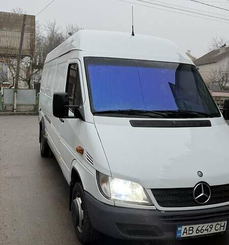 Белый Мерседес Sprinter, объемом двигателя 2.1 л и пробегом 833 тыс. км за 13900 $, фото 2 на Automoto.ua