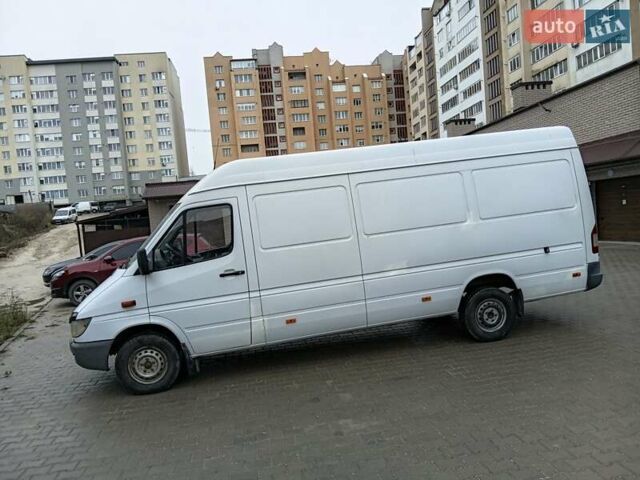 Белый Мерседес Sprinter, объемом двигателя 2.15 л и пробегом 350 тыс. км за 8500 $, фото 1 на Automoto.ua