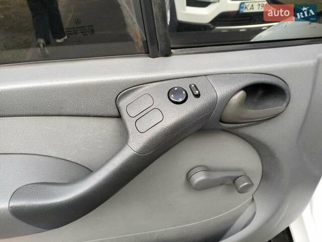 Белый Мерседес Sprinter, объемом двигателя 2.2 л и пробегом 302 тыс. км за 11500 $, фото 6 на Automoto.ua