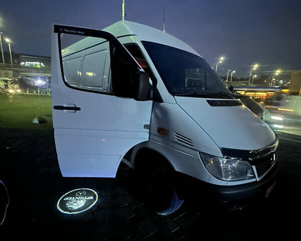 Белый Мерседес Sprinter, объемом двигателя 2.15 л и пробегом 400 тыс. км за 8000 $, фото 47 на Automoto.ua