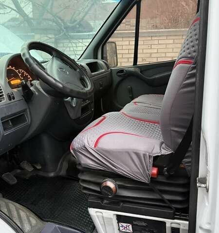 Белый Мерседес Sprinter, объемом двигателя 2.1 л и пробегом 833 тыс. км за 13900 $, фото 13 на Automoto.ua