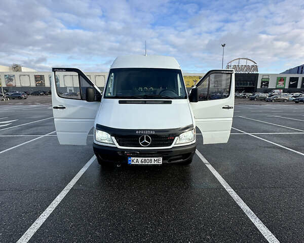 Белый Мерседес Sprinter, объемом двигателя 2.15 л и пробегом 400 тыс. км за 8000 $, фото 13 на Automoto.ua