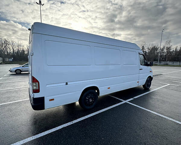 Белый Мерседес Sprinter, объемом двигателя 2.15 л и пробегом 400 тыс. км за 8000 $, фото 8 на Automoto.ua