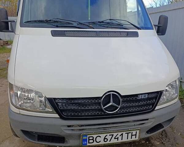 Белый Мерседес Sprinter, объемом двигателя 2.15 л и пробегом 822 тыс. км за 8500 $, фото 2 на Automoto.ua