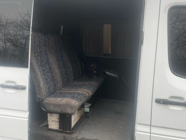 Белый Мерседес Sprinter, объемом двигателя 2.1 л и пробегом 393 тыс. км за 7500 $, фото 4 на Automoto.ua