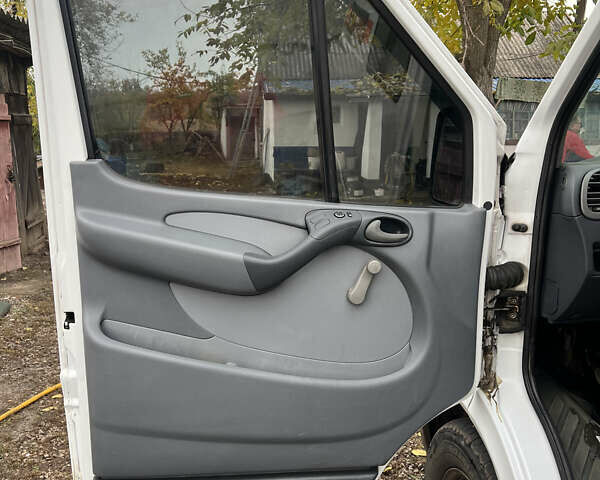 Мерседес Sprinter 2005 у Первомайском на Automoto.ua Білий Мерседес Sprinter, об'ємом двигуна 2.1 л та пробігом 1 тис. км за 7999 $, фото 8 на Automoto.ua