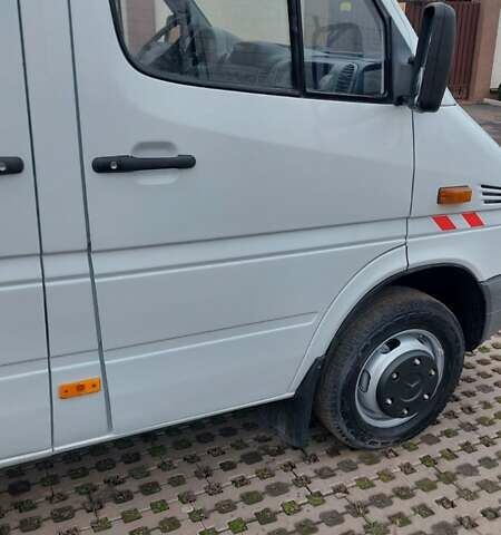 Белый Мерседес Sprinter, объемом двигателя 2.7 л и пробегом 538 тыс. км за 16999 $, фото 40 на Automoto.ua