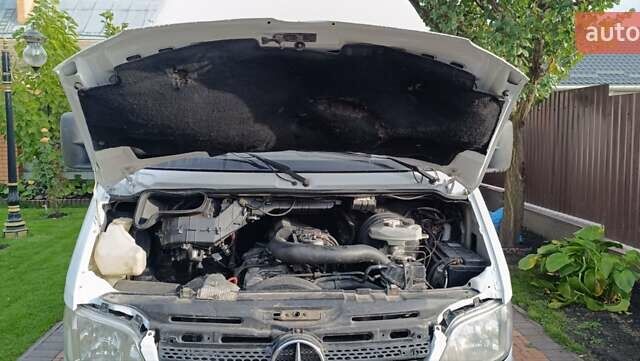 Белый Мерседес Sprinter, объемом двигателя 2.2 л и пробегом 400 тыс. км за 12500 $, фото 17 на Automoto.ua