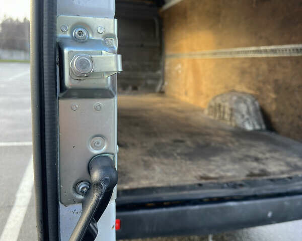 Белый Мерседес Sprinter, объемом двигателя 2.15 л и пробегом 400 тыс. км за 8000 $, фото 22 на Automoto.ua