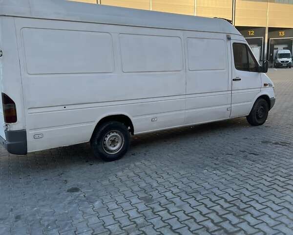 Белый Мерседес Sprinter, объемом двигателя 2.15 л и пробегом 492 тыс. км за 5600 $, фото 6 на Automoto.ua