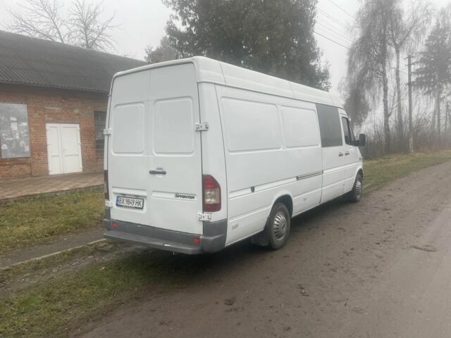 Белый Мерседес Sprinter, объемом двигателя 2.1 л и пробегом 393 тыс. км за 7500 $, фото 5 на Automoto.ua