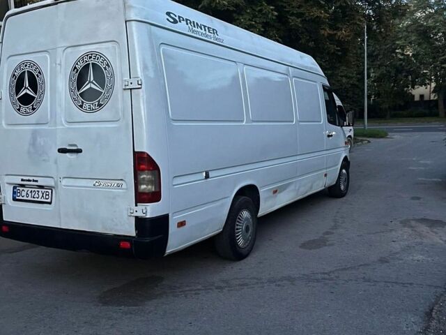 Белый Мерседес Sprinter, объемом двигателя 2.2 л и пробегом 400 тыс. км за 9000 $, фото 7 на Automoto.ua