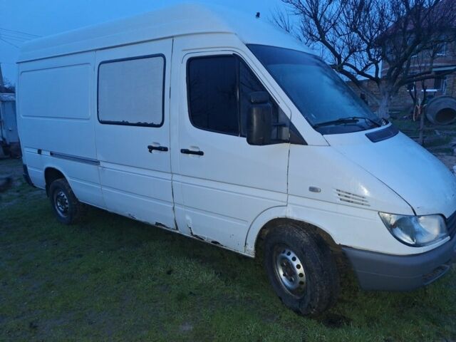 Белый Мерседес Sprinter, объемом двигателя 2.1 л и пробегом 350 тыс. км за 4999 $, фото 1 на Automoto.ua