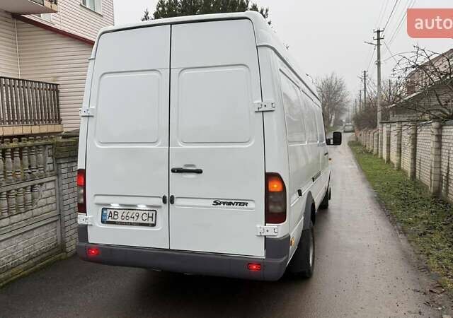Белый Мерседес Sprinter, объемом двигателя 2.1 л и пробегом 833 тыс. км за 13900 $, фото 3 на Automoto.ua