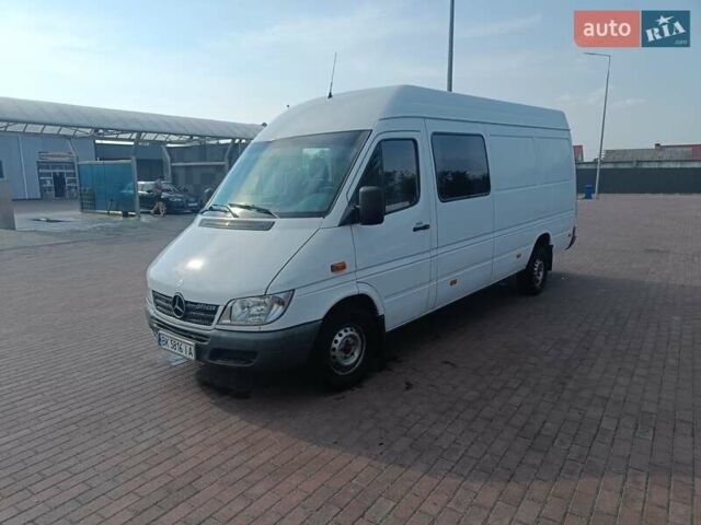 Белый Мерседес Sprinter, объемом двигателя 2.7 л и пробегом 630 тыс. км за 9000 $, фото 1 на Automoto.ua